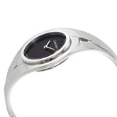 Calvin Klein Damenuhr Swiss Made mit schlichtem Zifferblatt und silbernem Armband, elegante Quarzuhr für Damen.