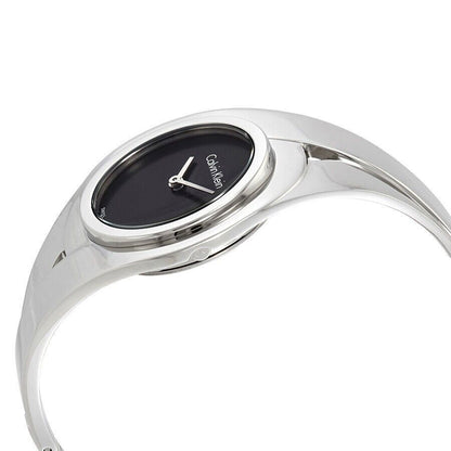 Calvin Klein Damenuhr Swiss Made mit schlichtem Zifferblatt und silbernem Armband, elegante Quarzuhr für Damen.