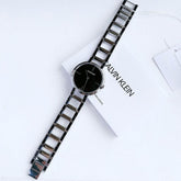 Calvin Klein Cheers Damenuhr mit 32mm Gehäuse, schwarzem Zifferblatt und Quarzwerk, Swiss Made, elegante Damenarmbanduhr