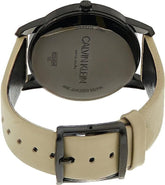 Calvin Klein City Herrenuhr mit 40mm Gehäuse, beige Zifferblatt, Quarzwerk, Swiss Made, stilvolles Design