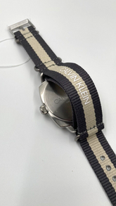 Calvin Klein Fraternity Herrenuhr mit schwarzem Zifferblatt, 39mm Gehäuse, Swiss Made, stilvolles Design.