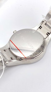 Calvin Klein City Damenuhr mit 28mm Silberzifferblatt, Quarzuhr, elegantes Damenarmbanduhr-Design