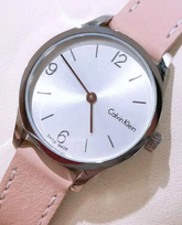Calvin Klein Endless Damenuhr mit 26mm Quarzwerk, silbernem Zifferblatt und elegantem Design, Swiss Made