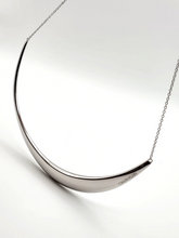 Calvin Klein Groovy Choker Halskette für Damen, silberfarbig, mit Charm-Anhängern, modisches Schmuckstück