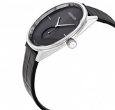 Calvin Klein Accent Herrenuhr mit 40,5 mm Gehäuse, Swiss Made, silbernes Zifferblatt, schwarzes Armband, stilvoll und modern