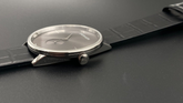 Calvin Klein Accent Herrenuhr mit 40,5 mm Gehäuse, Swiss Made, elegantes Design, dunkles Zifferblatt und Edelstahlarmband