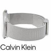 Calvin Klein Minimal Quartz Damenarmbanduhr mit weißem Ziffernblatt und schlichtem Design auf hellem Ziffernblatt.