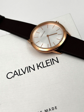 Calvin Klein Minimal Quarzuhr Swiss Made mit schlichtem Zifferblatt und Edelstahlarmband, Modell K3M226G6.
