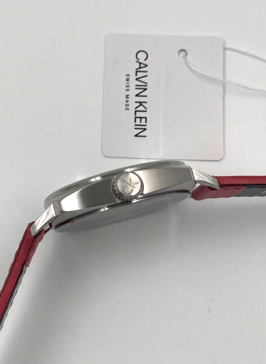 Calvin Klein Fraternity Herrenuhr mit 38,7mm Quarzwerk, Swiss Made, Edelstahlarmband und dunklem Zifferblatt