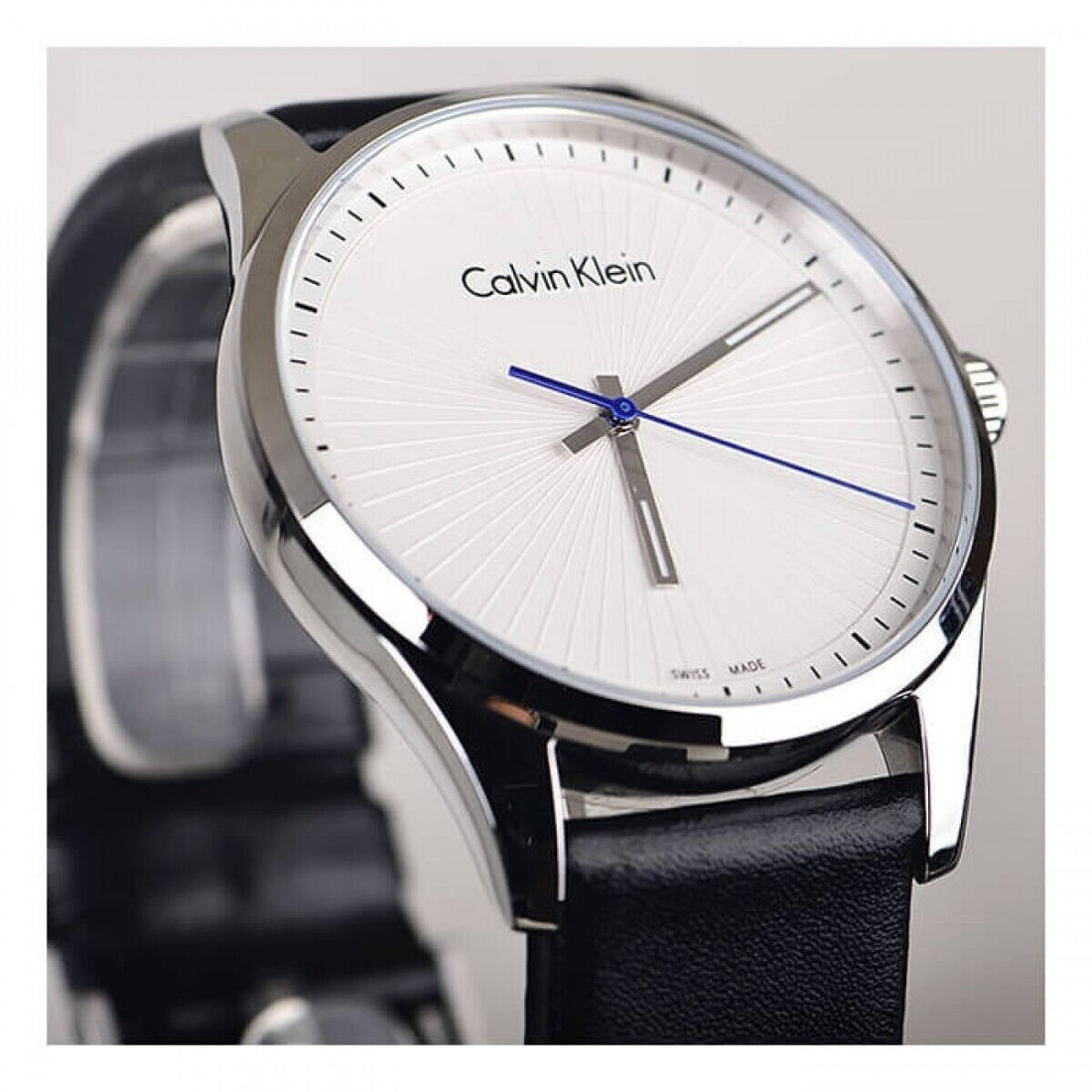 Calvin Klein Herrenuhr Classic, 40mm Quarzuhr mit Swiss Made, Edelstahlarmband und minimalistischem Zifferblatt