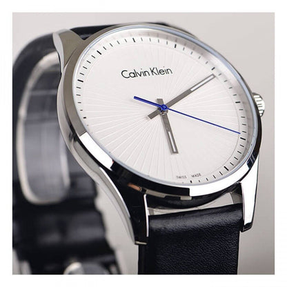 Calvin Klein Herrenuhr Classic, 40mm Quarzuhr mit Swiss Made, Edelstahlarmband und minimalistischem Zifferblatt