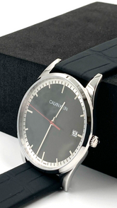 Calvin Klein Herrenuhr Time mit 40mm Gehäuse, schwarzem Zifferblatt, Quarzwerk, Swiss Made, stilvolles Accessoire für Männer
