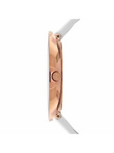 Calvin Klein Chic Damenuhr mit 38mm Gehäuse, Quarzwerk, Swiss Made, elegantes Design, silbernes Zifferblatt und Edelstahlarmband