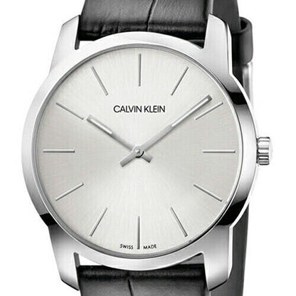 Calvin Klein City Unisex-Uhr 37mm Quarzuhr mit silbernem Zifferblatt und Edelstahlarmband, Swiss Made, stilvoll und modern