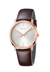 Calvin Klein Posh Herrenuhr mit 40mm Gehäuse und Quarzwerk, Swiss Made, stilvoller Zeitmesser vor hellem Hintergrund