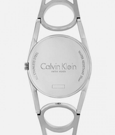 Calvin Klein Quarzuhr 50mm Swiss Made mit schwarzem Zifferblatt und Edelstahlarmband, elegante Damenuhr, Detailaufnahme