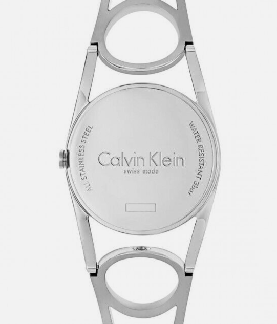 Calvin Klein Quarzuhr 50mm Swiss Made mit schwarzem Zifferblatt und Edelstahlarmband, elegante Damenuhr, Detailaufnahme