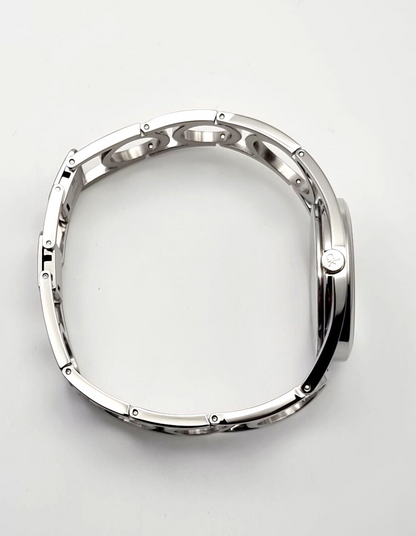 Calvin Klein Quarzuhr 50mm Swiss Made mit schwarzem Zifferblatt und Edelstahlarmband, stilvoll und modern.