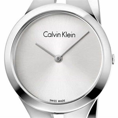 Calvin Klein Quarzuhr Swiss Made mit schwarzem Zifferblatt und Edelstahlarmband, elegante Herrenuhr, Modell K7W2M116