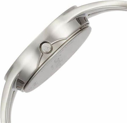 Calvin Klein Quarzuhr Swiss Made mit silbernem Zifferblatt und Edelstahlarmband, elegante Herrenuhr, Nahaufnahme