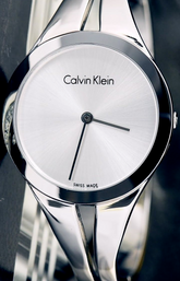 Calvin Klein Quarzuhr Swiss Made mit rundem Zifferblatt und Edelstahlarmband, elegante Damenuhr für stilvollen Look