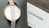 Calvin Klein Rebel Damenuhr mit 29mm Quarzwerk, silbernes Zifferblatt und Edelstahlarmband, Swiss Made, stilvolles Design