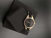Calvin Klein Rebel Damenuhr, 29mm Quarzuhr, Swiss Made mit schwarzem Zifferblatt und Edelstahlarmband
