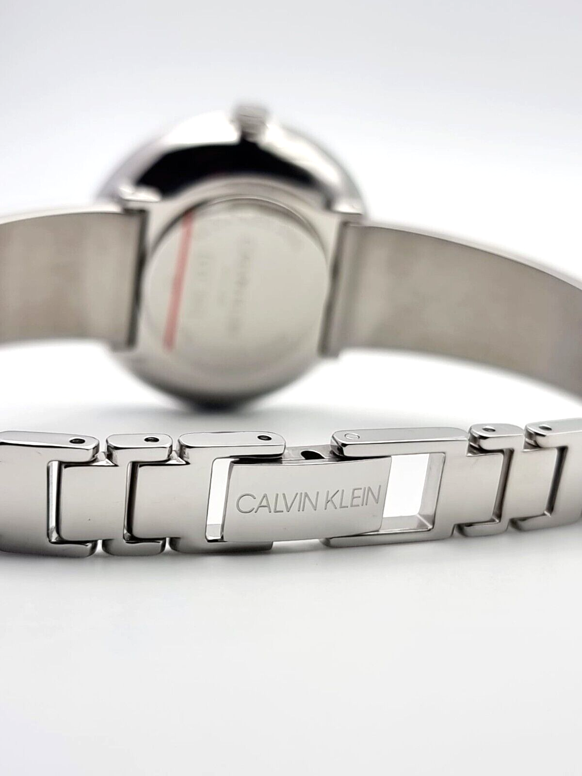Calvin Klein Seduce Quarzuhr Swiss Made, elegante Damenuhr mit Edelstahlarmband und modernem Zifferblatt, K4E2N111