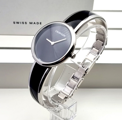 Calvin Klein Seduce Quarzuhr Swiss Made, elegante Damenuhr mit silbernem Zifferblatt und Edelstahlarmband, stilvoll und präzise.
