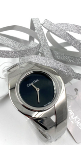 Calvin Klein Sensual Damenuhr mit schwarzem Zifferblatt und Armband, Swiss Made, Quarzuhr, 24,5 mm Durchmesser
