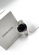Calvin Klein Sensual Damenuhr mit schwarzem Zifferblatt, Quarzuhr, Swiss Made, 24,5 mm Gehäuse, elegantes Damenarmband