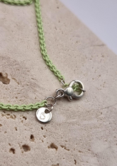 Dodo Armband aus 925 Silber mit Pistazienfarbenem Edelstein, elegantes Schmuckstück für Damen, detailreiche Nahaufnahme