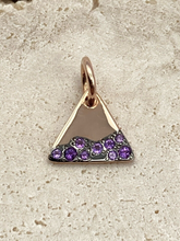 Dodo Precious Tag Schmuck aus 9kt Gold mit violettem Amethyst, filigranes Edelstein-Design, elegantes Schmuckstück