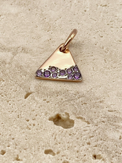 Dodo Precious Tag aus 9kt Gold mit violettem Amethyst, elegantes Schmuckstück für stilvolle Accessoires