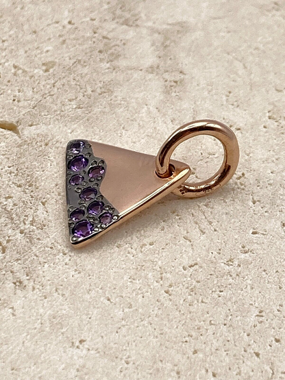 Dodo Precious Tag Schmuck aus 9kt Gold mit violettem Amethyst, detailreiche goldene Kette oder Anhänger in elegantem Design