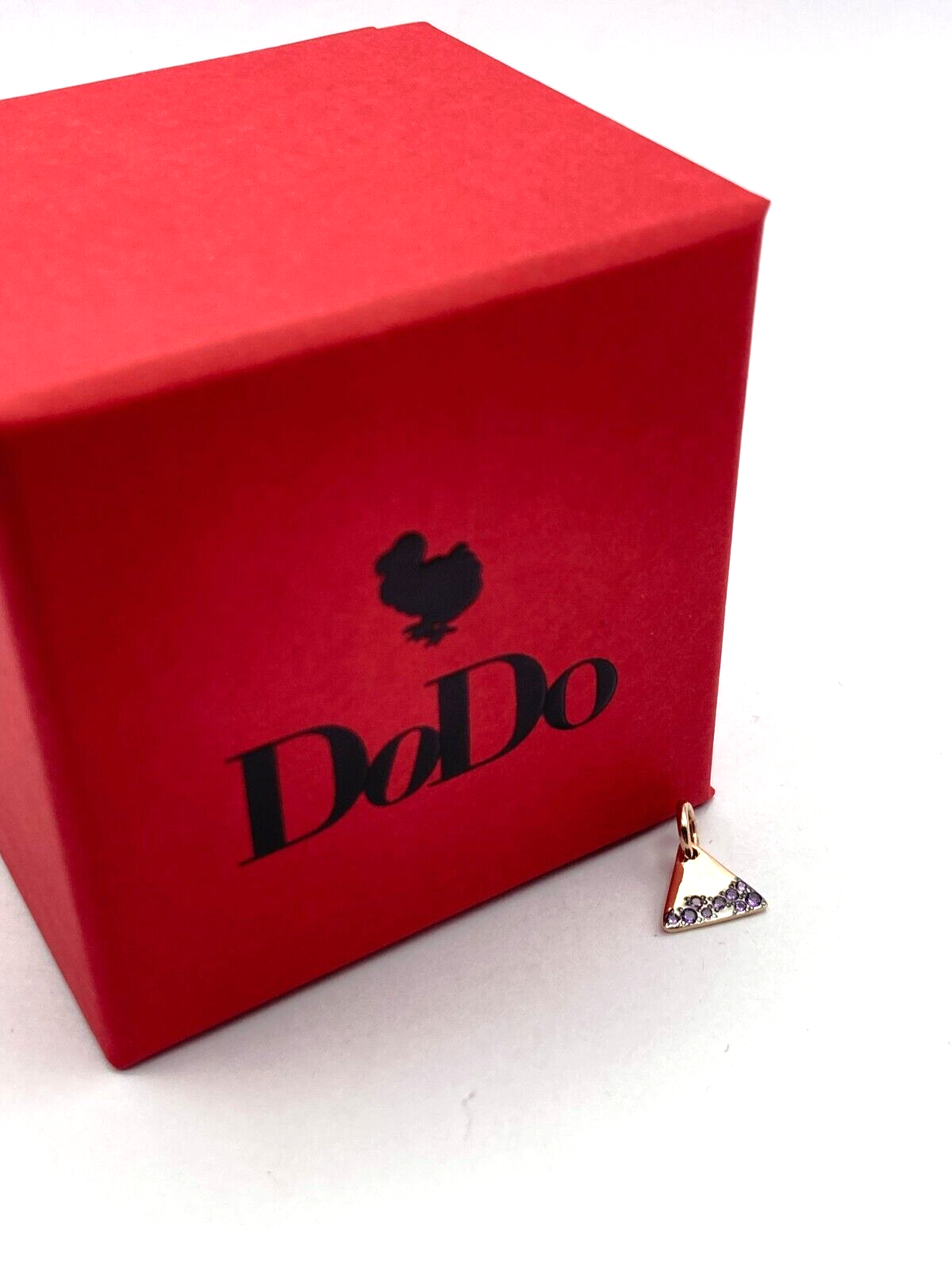 Dodo Precious Tag aus 9 Karat Gold mit violettem Amethyst, elegantes Schmuckstück für stilvolle Akzente.