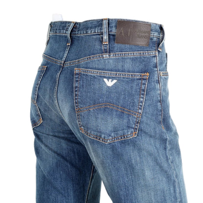 Herren-Jeans von Emporio Armani J21 im Regular Fit, blau, W31/L34, mit klassischem Design und gerader Passform.