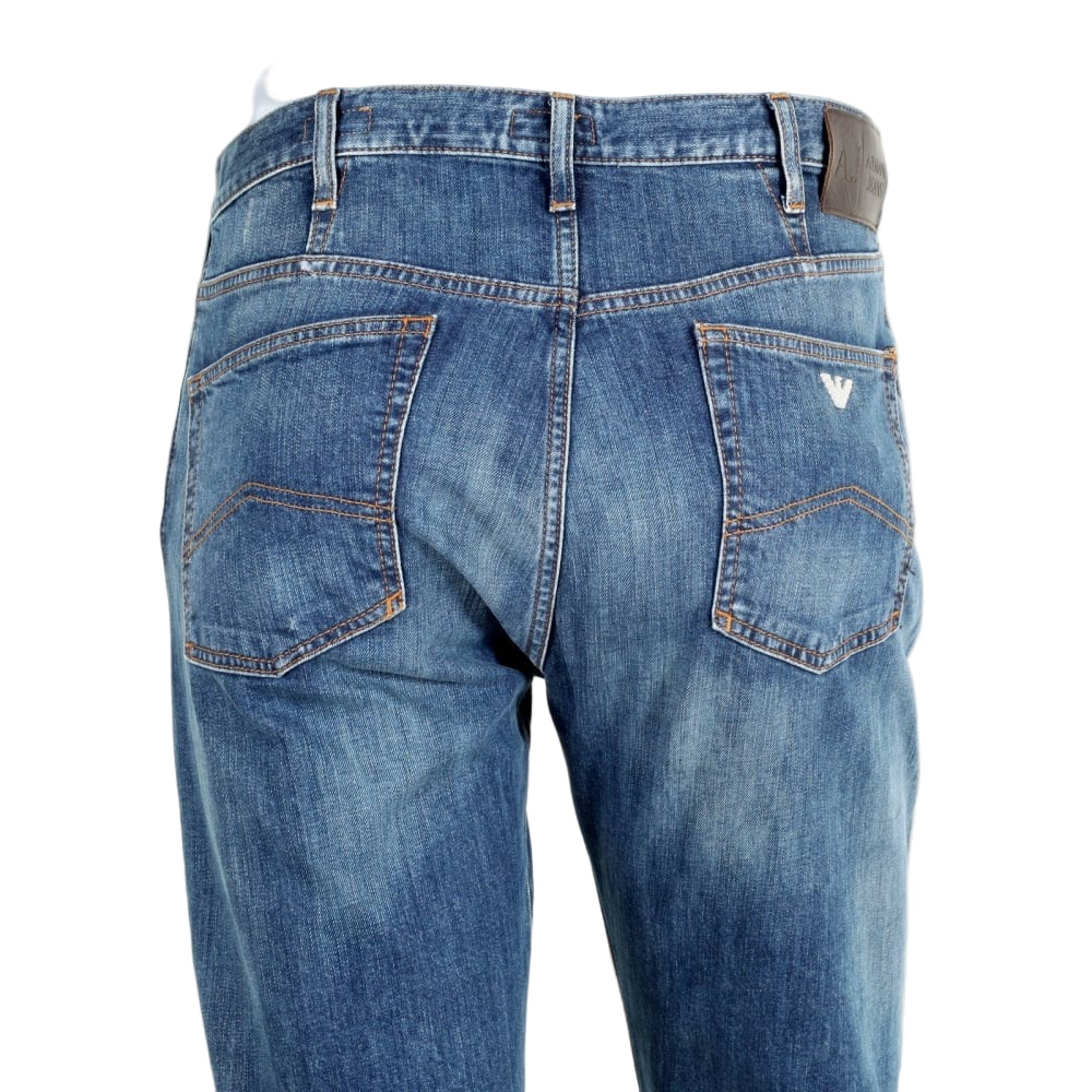 Herren-Jeans von Emporio Armani J21, Regular Fit, in Blau mit W31/L34, aus Denimstoff, vorne mit klassischen Taschen.