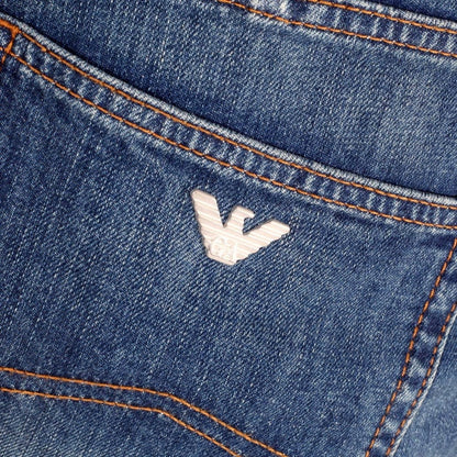 Herren-Jeans Emporio Armani J21 mit Regular Fit in Blau, W34/L34, aus Denimstoff, vorne mit klassischen Taschen.