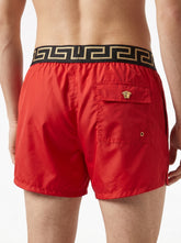 Versace Boxer Rot mit Greca-Muster — on model