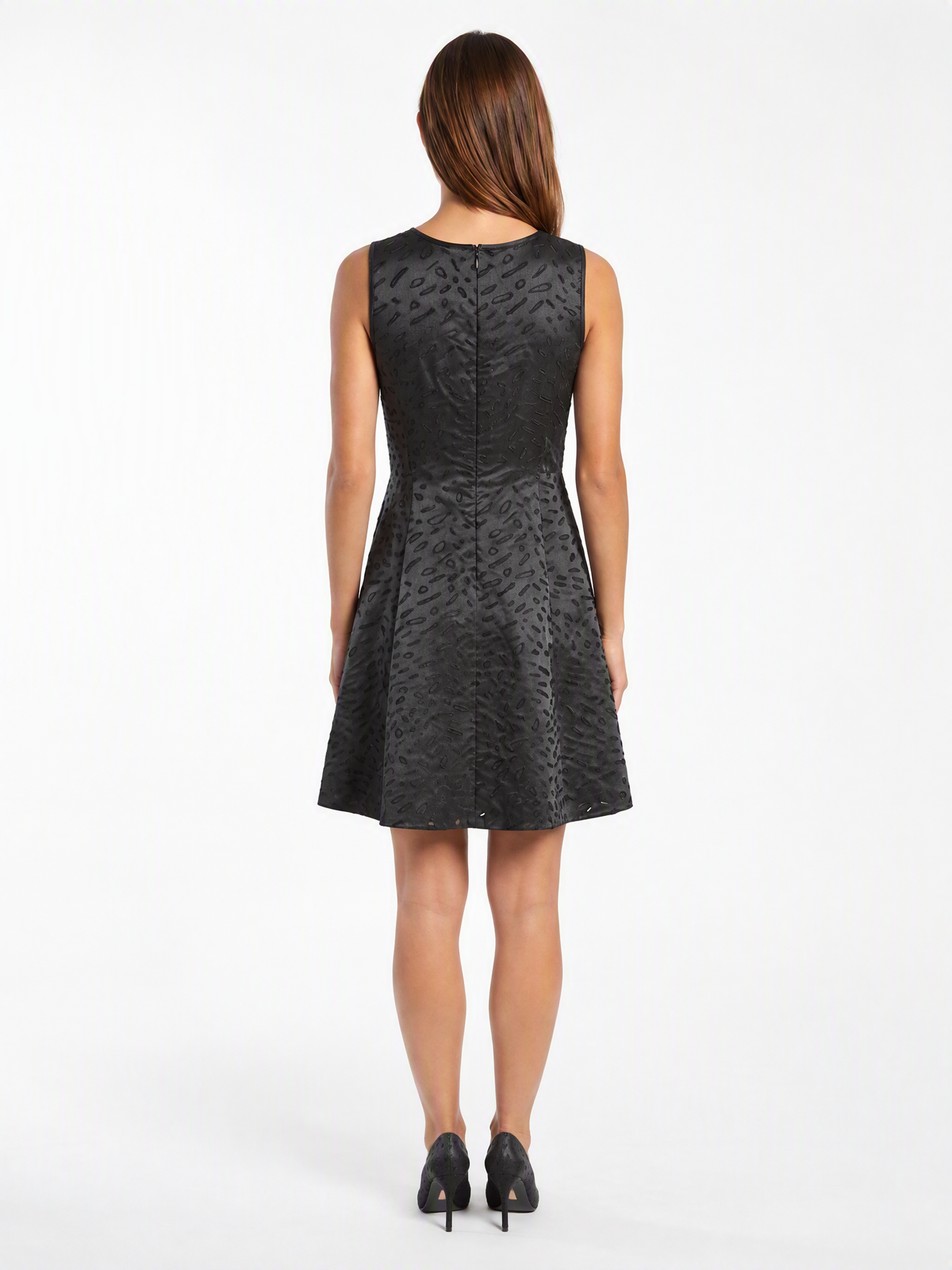 Emporio Armani Kleid Schwarz mit Muster — on model