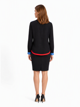 Versace Bluse Schwarz Rot Gelb Blau Colorblock — on model