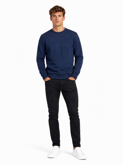 Calvin Klein Jeans Sweatshirt Marineblau — on model