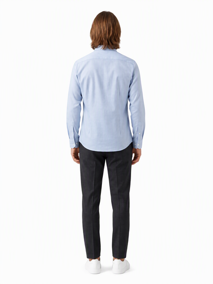 Emporio Armani Herrenhemd Hellblau — on model