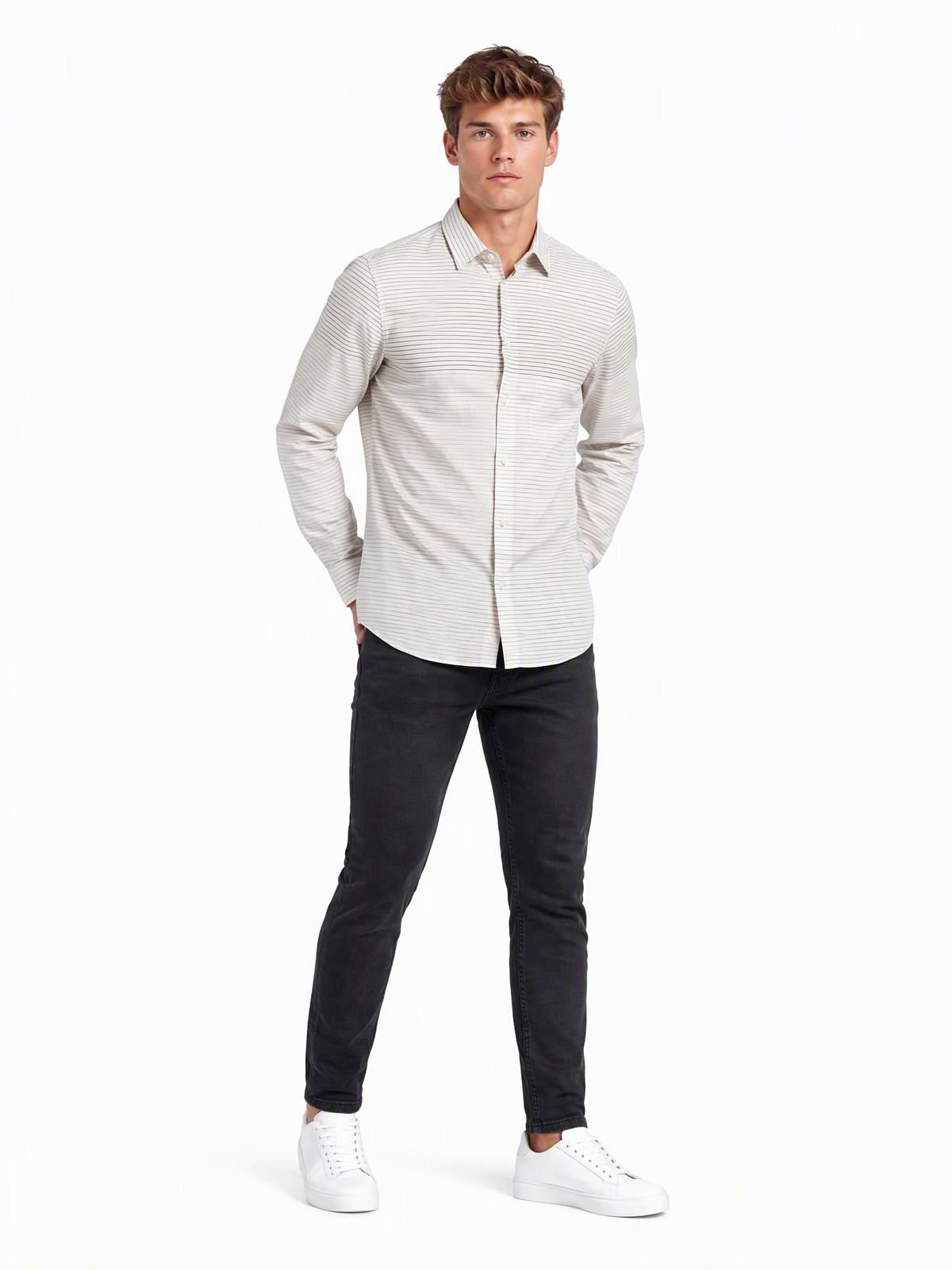 Emporio Armani Herrenhemd Weiß Gestreift — on model