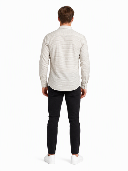 Emporio Armani Herrenhemd Weiß Gestreift — on model