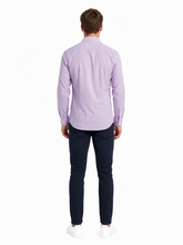 Emporio Armani Herrenhemd Weiß Rot Kariert — on model