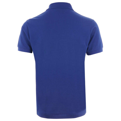 Herren Poloshirt von Lacoste Oceane in Hellblau, mit typischem Krokodil-Logo auf der Brust, bequemes Casual-Design.
