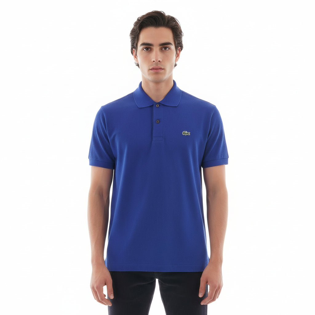 Hellblaues Lacoste Oceane Poloshirt für Herren, bequemes Baumwoll-Poloshirt mit Kragen und Logo-Details, sichtbares Produktfoto