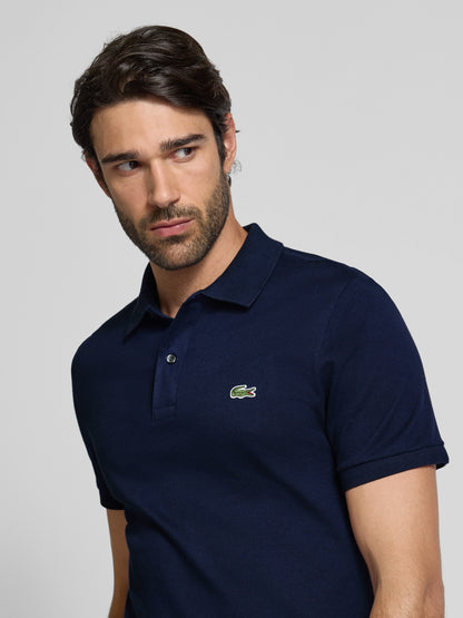 Weißes Lacoste Poloshirt für Herren im Slim Fit mit Krokodilleder-Logo, bequem und stilvoll für den Alltag.